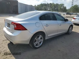2014 Volvo S60 T5 z VIN YV1612FS3E2295726, wystawiony jako Copart lot #57293655 z przebiegiem 100 670 mil mil oraz Czysty tytuł • Clean title. Historia ofert i sprzedaży dostępna na DreamBid. Obrazek 3.