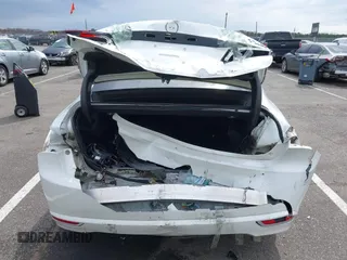 2016 Acura TLX Technology z VIN 19UUB1F56GA013295, wystawiony jako IAAI lot #42011330 z przebiegiem 98 256 mil mil oraz . Historia ofert i sprzedaży dostępna na DreamBid. Obrazek 17.