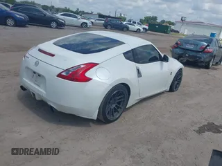 2012 Nissan 370Z z VIN JN1AZ4EH5CM564517, wystawiony jako IAAI lot #42385869 z przebiegiem 55 359 mil mil oraz . Historia ofert i sprzedaży dostępna na DreamBid. Obrazek 4.
