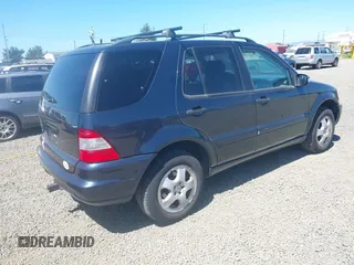2002 Mercedes-Benz M 320/430/500 с VIN 4JGAB54EX2A340282, выставлен на аукционе IAAI как лот 42237129 с пробегом 179 374 миль миль и . История ставок и продаж доступна на DreamBid. Изображение 4.