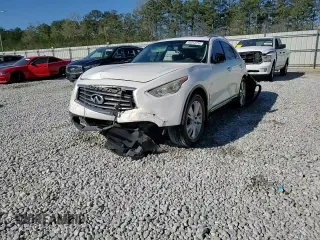 2014 Infiniti QX70 z VIN JN8CS1MU1EM451632, wystawiony jako Copart lot #50012035 z przebiegiem 246 212 mil mil oraz Szkody całkowita. Historia ofert i sprzedaży dostępna na DreamBid. Obrazek 14.