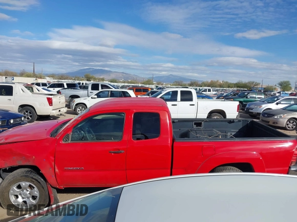 2008 Toyota Tacoma PreRunner with VIN 5TETU62NX8Z564585, listed as a IAAI auction lot 41576009 with 193,868 mi miles. Bid and sale history available at carsss.com. Image 14.