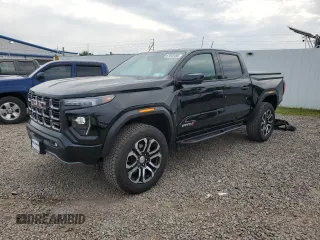 2024 GMC Canyon 4WD AT4 z VIN 1GTP6DEK8R1253511, wystawiony jako Copart lot #61045495 z przebiegiem 1 912 mil mil oraz Szkoda całkowita • Salvage title. Historia ofert i sprzedaży dostępna na DreamBid. Obrazek 1.