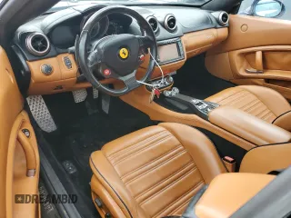 2013 Ferrari California z VIN ZFF65THA9D0194738, wystawiony jako Copart lot #77637104 z przebiegiem 28 670 mil mil oraz Nie do naprawy. Historia ofert i sprzedaży dostępna na DreamBid. Obrazek 8.