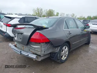 2006 Honda Accord EX-L z VIN 1HGCM56876A102556, wystawiony jako IAAI lot #42155187 z przebiegiem 241 901 mil mil oraz . Historia ofert i sprzedaży dostępna na DreamBid. Obrazek 4.