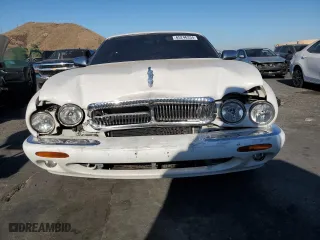 2001 Jaguar XJ VDP with VIN SAJDA24C11LF28715, listed as a Copart auction lot 65246334 with 107,965 mi miles and Salvage Title. Bid and sale history available at carsss.com. Image 5.