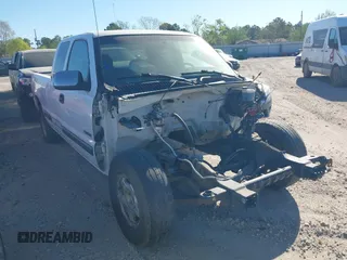 2000 Chevrolet Silverado 1500 LS with VIN 1GCEC19T8YZ221434, listed as a IAAI auction lot 41681257 with 1 mi miles. Bid and sale history available at carsss.com. Image 1.