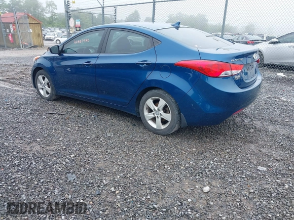 2013 Hyundai Elantra GLS z VIN KMHDH4AE8DU971690, wystawiony jako IAAI lot #42337320 z przebiegiem 114 313 mil mil oraz . Historia ofert i sprzedaży dostępna na DreamBid. Obrazek 3.