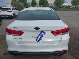 2017 Kia Optima LX z VIN 5XXGT4L38HG171236, wystawiony jako IAAI lot #42215406 z przebiegiem 83 107 mil mil oraz . Historia ofert i sprzedaży dostępna na DreamBid. Obrazek 17.