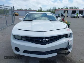 2011 Chevrolet Camaro 2LS z VIN 2G1FA1ED9B9208677, wystawiony jako IAAI lot #42114019 z przebiegiem 126 808 mil mil oraz . Historia ofert i sprzedaży dostępna na DreamBid. Obrazek 13.