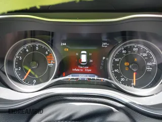 2019 Jeep Cherokee Limited z VIN 1C4PJLDB9KD454574, wystawiony jako IAAI lot #42559910 z przebiegiem 52 345 mil mil oraz . Historia ofert i sprzedaży dostępna na DreamBid. Obrazek 7.