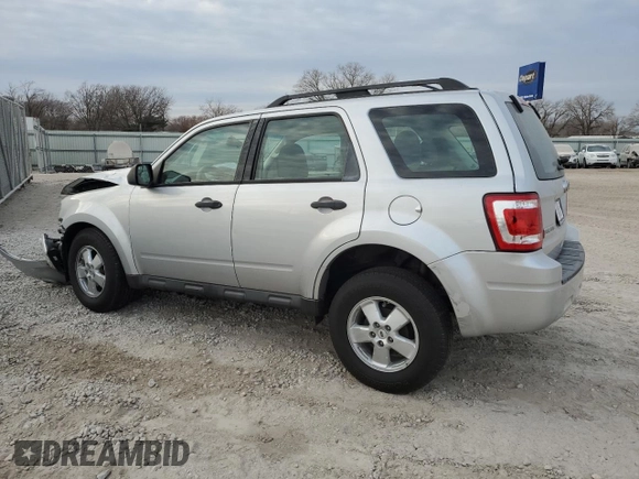 2012 Ford Escape XLS z VIN 1FMCU0C7XCKC17232, wystawiony jako Copart lot #85686464 z przebiegiem 123 632 mil mil oraz Szkoda całkowita • Salvage title. Historia ofert i sprzedaży dostępna na DreamBid. Obrazek 2.