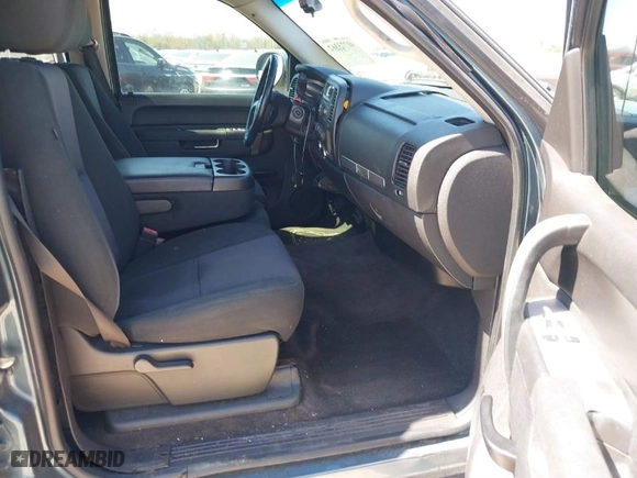 2010 Chevrolet Silverado 1500 LT with VIN 3GCRKSE33AG251396, listed as a IAAI auction lot 41773362 with 176,979 mi miles. Bid and sale history available at carsss.com. Image 5.