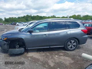 2019 Nissan Pathfinder S z VIN 5N1DR2MMXKC596621, wystawiony jako IAAI lot #42158372 z przebiegiem 71 796 mil mil oraz . Historia ofert i sprzedaży dostępna na DreamBid. Obrazek 14.