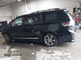 2011 Toyota Sienna SE with VIN 5TDXK3DCXBS067929, listed as a IAAI auction lot 41552044 with 203,697 mi miles. Bid and sale history available at carsss.com. Image 15.