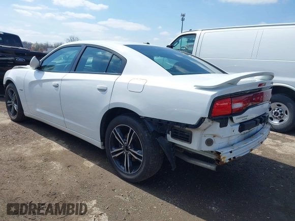 2013 Dodge Charger RT with VIN 2C3CDXDT2DH632082, listed as a IAAI auction lot 41925126 with 186,560 mi miles. Bid and sale history available at carsss.com. Image 3.