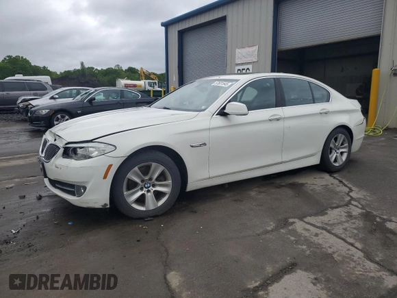 2013 BMW 5 Series 528i xDrive z VIN WBAXH5C51DD106531, wystawiony jako Copart lot #57631545 z przebiegiem 133 926 mil mil oraz Szkoda całkowita • Salvage title. Historia ofert i sprzedaży dostępna na DreamBid. Obrazek 1.