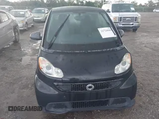 2013 Smart fortwo Pure с VIN WMEEJ3BA3DK682782, выставлен на аукционе IAAI как лот 42728005 с пробегом Не указан миль и . История ставок и продаж доступна на DreamBid. Изображение 6.