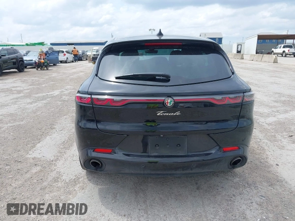 2024 Alfa Romeo Tonale Veloce z VIN ZASPATDW3R3048717, wystawiony jako IAAI lot #41831620 z przebiegiem 6 781 mil mil oraz . Historia ofert i sprzedaży dostępna na DreamBid. Obrazek 16.
