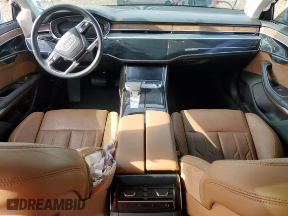 2019 Audi A8 z VIN WAU8DAF87KN018640, wystawiony jako Copart lot #54318975 z przebiegiem Nie podano mil oraz Szkoda całkowita • Salvage title. Historia ofert i sprzedaży dostępna na DreamBid. Obrazek 8.