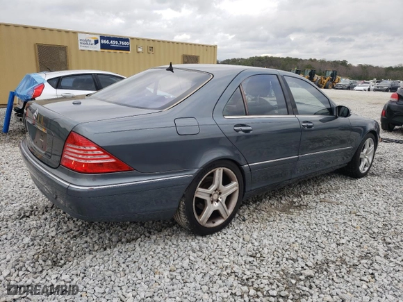 2006 Mercedes-Benz S-Class 3.7L with VIN WDBNF67J06A472724, listed as a Copart auction lot 44446425 with 207,405 mi miles and Salvage Title. Bid and sale history available at carsss.com. Image 3.