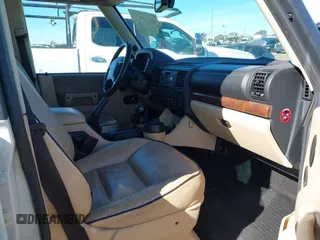 2004 Land Rover Discovery SE with VIN SALTY19424A833762, listed as a IAAI auction lot 41358827 with 144,416 mi miles. Bid and sale history available at carsss.com. Image 5.