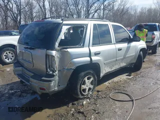 2006 Chevrolet TrailBlazer with VIN 1GNDT13S162124181, listed as a IAAI auction lot 41606926 with 200,785 mi miles and . Bid and sale history available at DreamBid. Image 4.