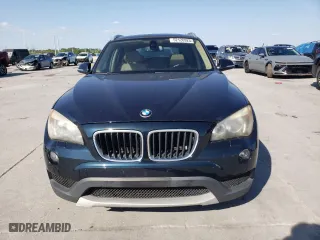 2013 BMW X1 xDrive28i with VIN WBAVL1C56DVR88434, listed as a Copart auction lot 52126925 with 136,187 mi miles and Salvage Title. Bid and sale history available at carsss.com. Image 5.