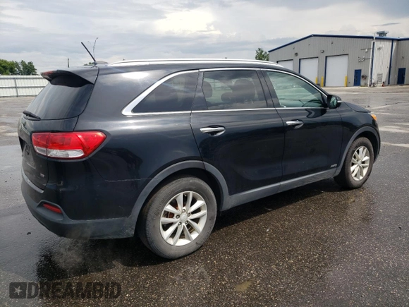 2017 Kia Sorento LX z VIN 5XYPGDA34HG305081, wystawiony jako Copart lot #60938125 z przebiegiem 132 764 mil mil oraz Czysty tytuł • Clean title. Historia ofert i sprzedaży dostępna na DreamBid. Obrazek 3.