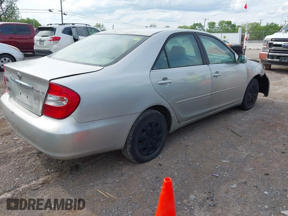 2004 Toyota Camry LE with VIN 4T1BE32K84U374943, listed as a IAAI auction lot 42038382 with 323,419 mi miles. Bid and sale history available at carsss.com. Image 4.