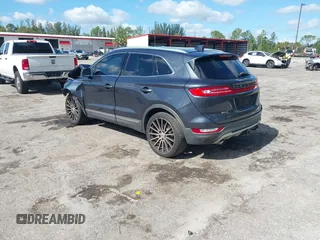 2015 Lincoln MKC z VIN 5LMCJ1A97FUJ22751, wystawiony jako IAAI lot #42266144 z przebiegiem 153 295 mil mil oraz . Historia ofert i sprzedaży dostępna na DreamBid. Obrazek 3.