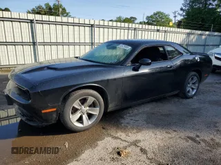 2019 Dodge Challenger SXT z VIN 2C3CDZAG1KH637094, wystawiony jako Copart lot #53529955 z przebiegiem 100 279 mil mil oraz Szkoda całkowita • Salvage title. Historia ofert i sprzedaży dostępna na DreamBid. Obrazek 1.