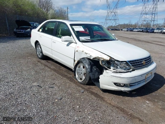 2004 Toyota Avalon XL with VIN 4T1BF28B14U370716, listed as a IAAI auction lot 41915180 with 136,755 mi miles. Bid and sale history available at carsss.com. Image 1.