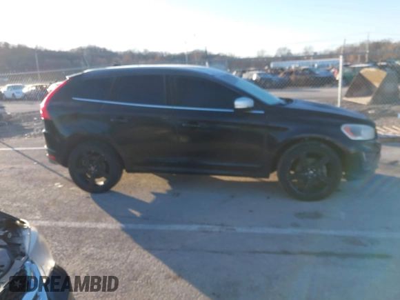 2014 Volvo XC60 R-Design Premier Plus z VIN YV4902DZ4E2537605, wystawiony jako IAAI lot #41126501 z przebiegiem 119 644 mil mil oraz . Historia ofert i sprzedaży dostępna na DreamBid. Obrazek 13.