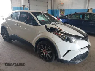 2018 Toyota C-HR XLE z VIN NMTKHMBX6JR013402, wystawiony jako IAAI lot #42504472 z przebiegiem 115 478 mil mil oraz . Historia ofert i sprzedaży dostępna na DreamBid. Obrazek 1.