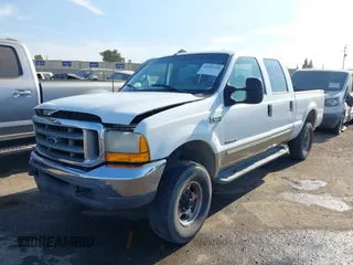 2000 Ford Super Duty F-250 XL with VIN 1FTNW21F5YEB57752, listed as a IAAI auction lot 40702428 with 323,191 mi miles. Bid and sale history available at carsss.com. Image 18.