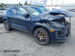 2022 Porsche Macan with VIN WP1AA2A51NLB06422, listed as a IAAI auction lot 41414230 with 8,090 mi miles. Bid and sale history available at carsss.com. Image 1.