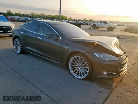 2013 Tesla Model S with VIN 5YJSA1CG0DFP15615, listed as a Copart auction lot 50795235 with 156,030 mi miles and Salvage title. Bid and sale history available at DreamBid. Image 4.