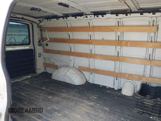 2015 GMC Savana Cargo z VIN 1GTW7FCF4F1906986, wystawiony jako IAAI lot #42433630 z przebiegiem 124 182 mil mil oraz . Historia ofert i sprzedaży dostępna na DreamBid. Obrazek 8.