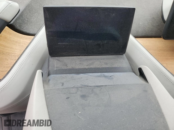 2015 BMW i3 z VIN WBY1Z4C59FV505134, wystawiony jako Copart lot #55181285 z przebiegiem Nie podano mil oraz Szkody całkowita. Historia ofert i sprzedaży dostępna na DreamBid. Obrazek 9.