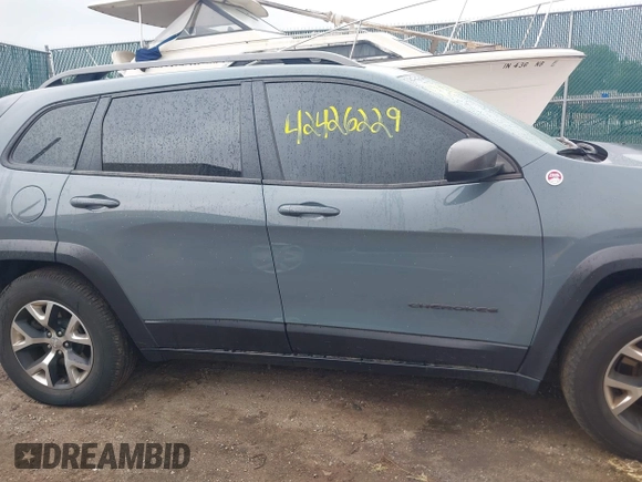 2014 Jeep Cherokee Trailhawk with VIN 1C4PJMBB5EW156315, listed as a IAAI auction lot 42426229 with 154,019 mi miles and . Bid and sale history available at DreamBid. Image 14.
