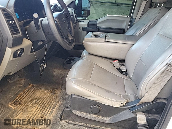 2019 Ford F-250 XL with VIN 1FT7W2B65KEE40165, listed as a IAAI auction lot 42727924 with 182,010 mi miles and . Bid and sale history available at DreamBid. Image 7.