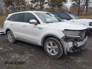 2022 Kia Sorento LX with VIN 5XYRG4LC6NG107135, listed as a IAAI auction lot 41680023 with 61,895 mi miles. Bid and sale history available at carsss.com. Image 1.