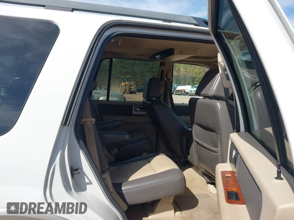 2008 Ford Expedition Eddie Bauer z VIN 1FMFU17548LA68720, wystawiony jako IAAI lot #41881966 z przebiegiem 277 825 mil mil oraz . Historia ofert i sprzedaży dostępna na DreamBid. Obrazek 8.