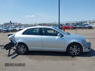 2006 Volkswagen Jetta 2.5L with VIN 3VWSG71K06M666629, listed as a IAAI auction lot 42103342 with 183,506 mi miles and . Bid and sale history available at DreamBid. Image 13.