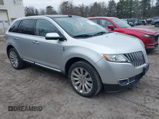 2011 Lincoln MKX with VIN 2LMDJ8JK3BBJ25346, listed as a IAAI auction lot 41716040 with 172,790 mi miles. Bid and sale history available at carsss.com. Image 1.