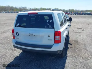 2016 Jeep Patriot Latitude with VIN 1C4NJRFB7GD718468, listed as a IAAI auction lot 42065343 with 92,009 mi miles. Bid and sale history available at carsss.com. Image 16.