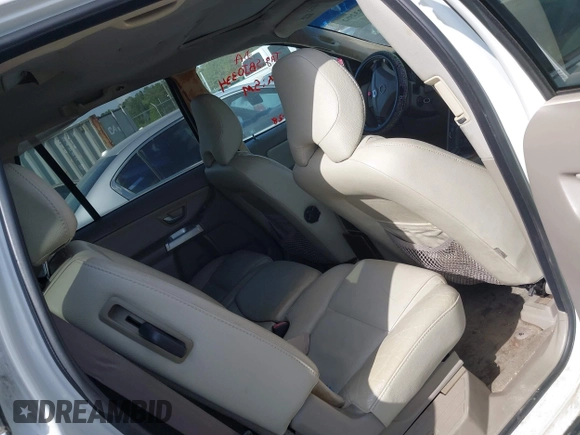 2005 Volvo XC90 with VIN YV1CZ852151197686, listed as a IAAI auction lot 41993202 with 1 mi miles. Bid and sale history available at carsss.com. Image 8.