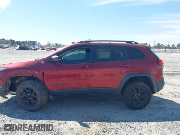 2015 Jeep Cherokee Trailhawk with VIN 1C4PJMBS1FW640483, listed as a IAAI auction lot 41883688 with 103,589 mi miles. Bid and sale history available at carsss.com. Image 14.