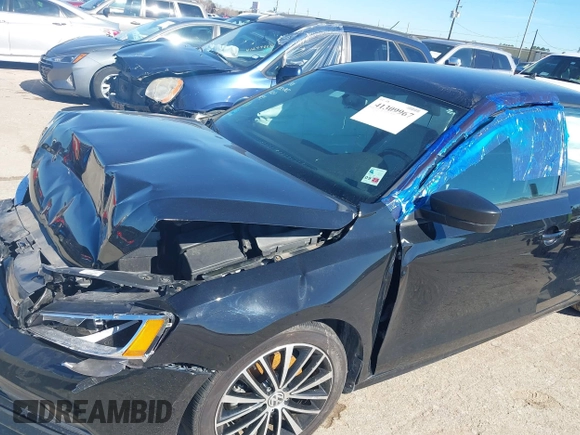 2015 Volkswagen Jetta SE z VIN 3VWD17AJ9FM415626, wystawiony jako IAAI lot #41309967 z przebiegiem 96 681 mil mil oraz . Historia ofert i sprzedaży dostępna na DreamBid. Obrazek 12.